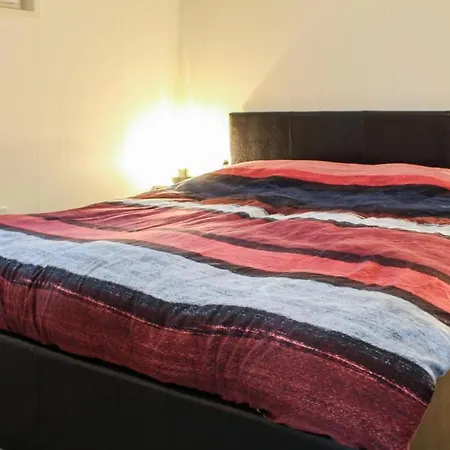 Ship In Aalsmeer With Kitchen Botel Aalsmeer