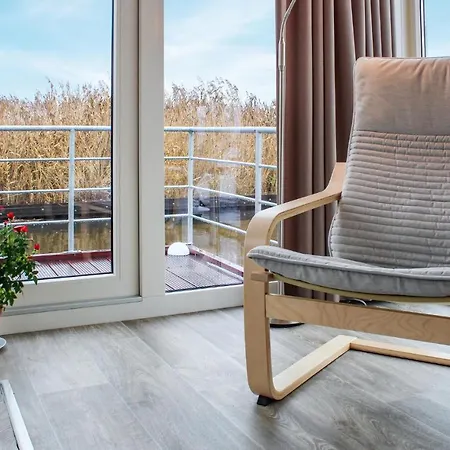 Ship In Aalsmeer With Kitchen Botel Aalsmeer