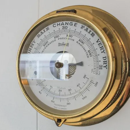 Ship In Aalsmeer With Kitchen Botel