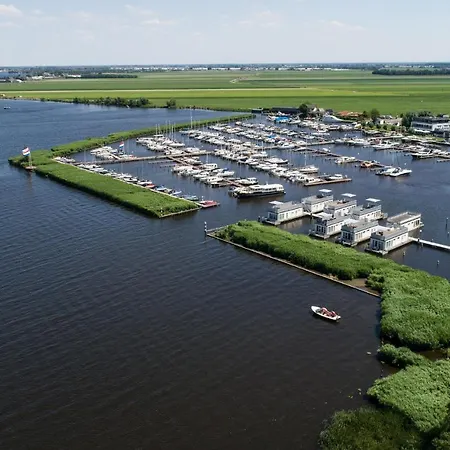 Ship In Aalsmeer With Kitchen Botel 4*