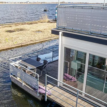 Botel Ship In Aalsmeer With Kitchen 4*