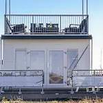 Ship In With Kitchen 船上ホテル アールスメール