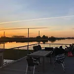 船上ホテル Ship In With Kitchen