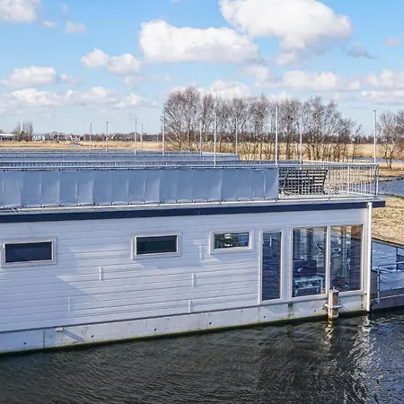 2 Bedroom Lovely Ship In