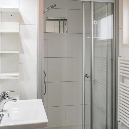 Ботель 2 Bedroom Lovely Ship In Алсмер