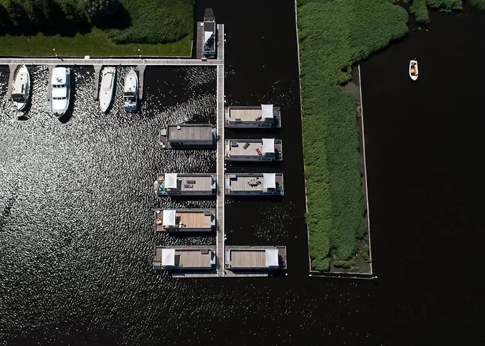 Ship In With Kitchen 船上ホテル アールスメール