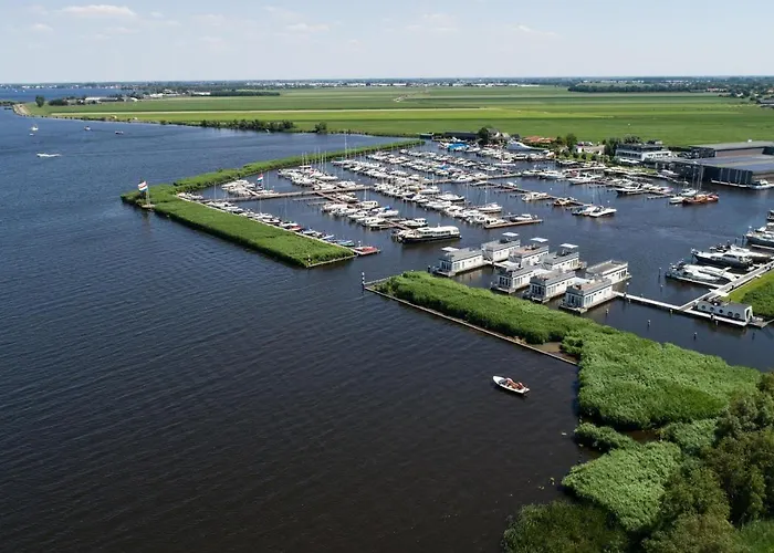 Ship In With Kitchen 船上ホテル 4*